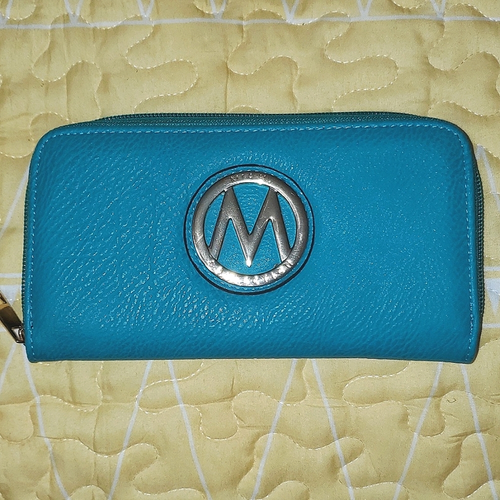 EUC Mia K. Farrow Collection Turquoise Wallet